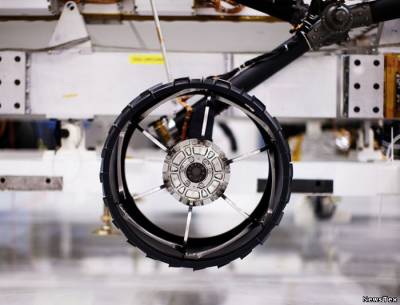 Каждое колесо марсохода имеет диаметр 500 мм